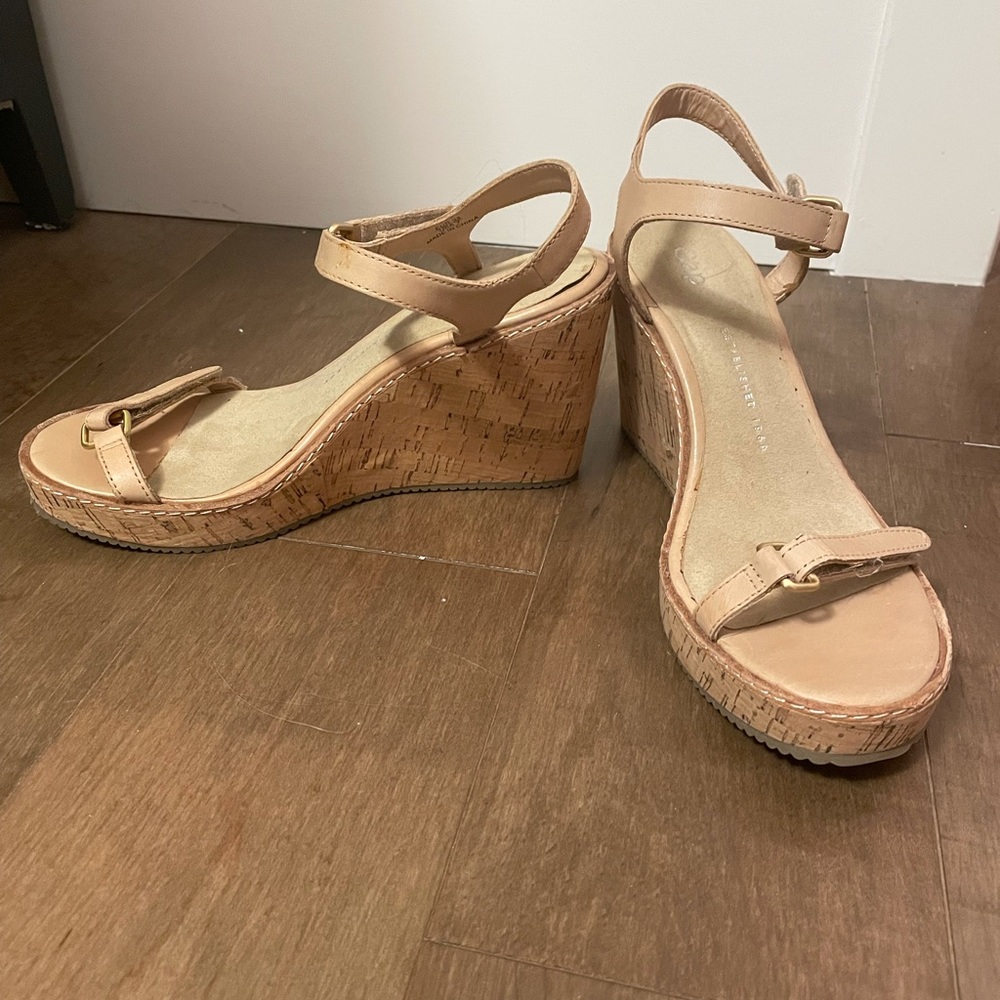 GAP nude wedges